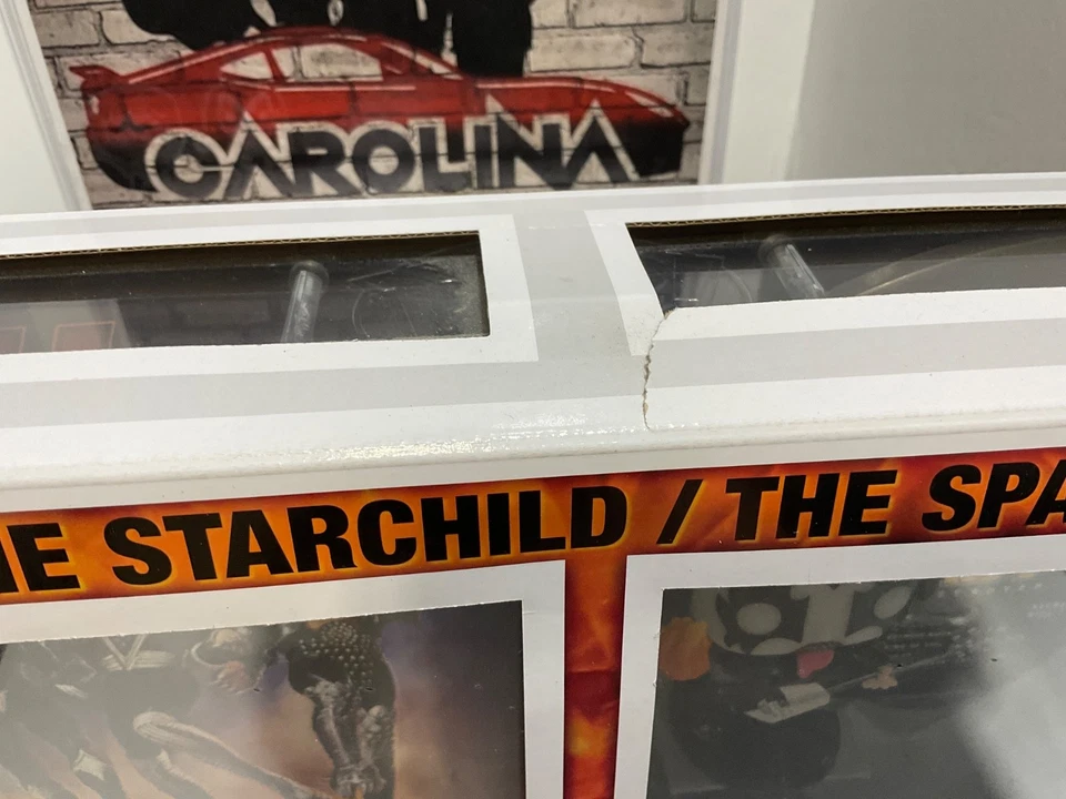 ÁLBUM FUNKO POPS DESTRUCTOR DE BESOS BRILLA EN LA OSCURIDAD CAJA EXCLUSIVA DAÑADA Foto 2 de 4