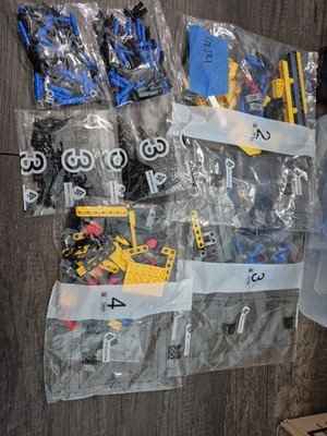 LEGO TECHNIC: Heavy-Duty Excavator (42121) Incomplete