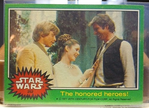 1977 Topps Star Wars #252 The honored heroes! — Raw