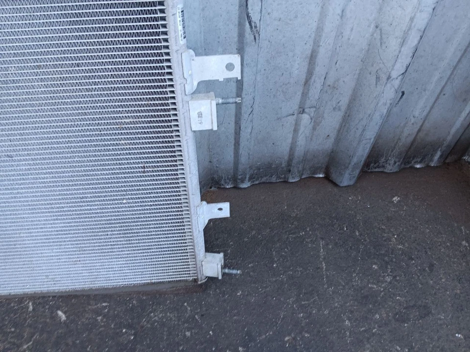 10-16 Jaguar F-Type XJ AC condensador ar condicionado C2D26543 - Imagem 2 de 4