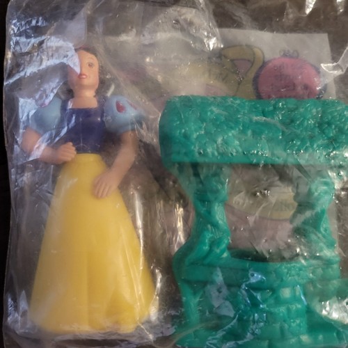 1992 McDonalds Disneys Snow White with Wishing Well New in Package - Picture 2 of 2
