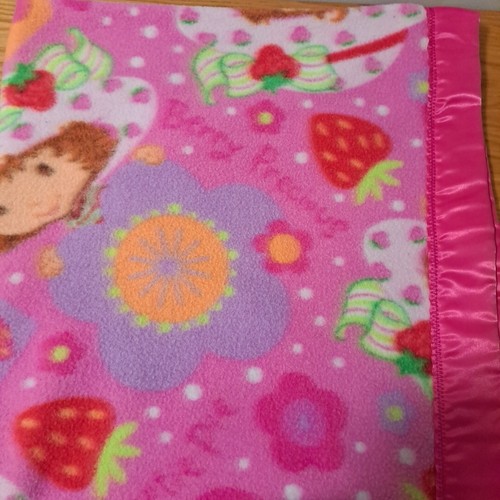 Vintage Pink Strawberry Shortcake Blanket 32"x66" Pink Satin Trim Fleece - Picture 4 of 10