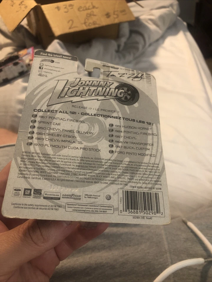 Rare 1984 Pontiac Firebird Johnny Lightning Black & Gold Diecast 1/64 Mint 💎🔥 - Image 4 of 4