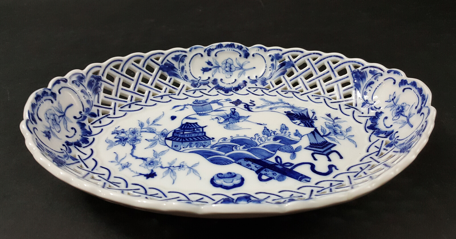 GORGEOUS ANTIQUE MEISSEN BLUE ONION 10.5 GORGEOUS ANTIQUE MEISSEN BLUE ONION 10.5