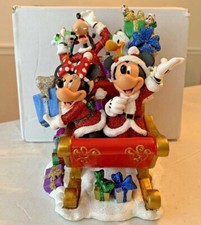 NEW DISNEY PARKS MICKEY MOUSE SANTA MINNIE DONALD PLUTO SLEIGH CHRISTMAS FIGURE