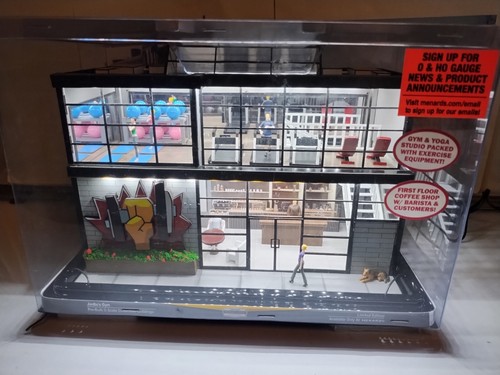 Menards JimBos Gym with 4.5v power adapter included O scale - Picture 8 of 9