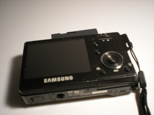 Samsung L-Series L77 7.1MP 7x Digital Camera Black - Picture 6 of 12