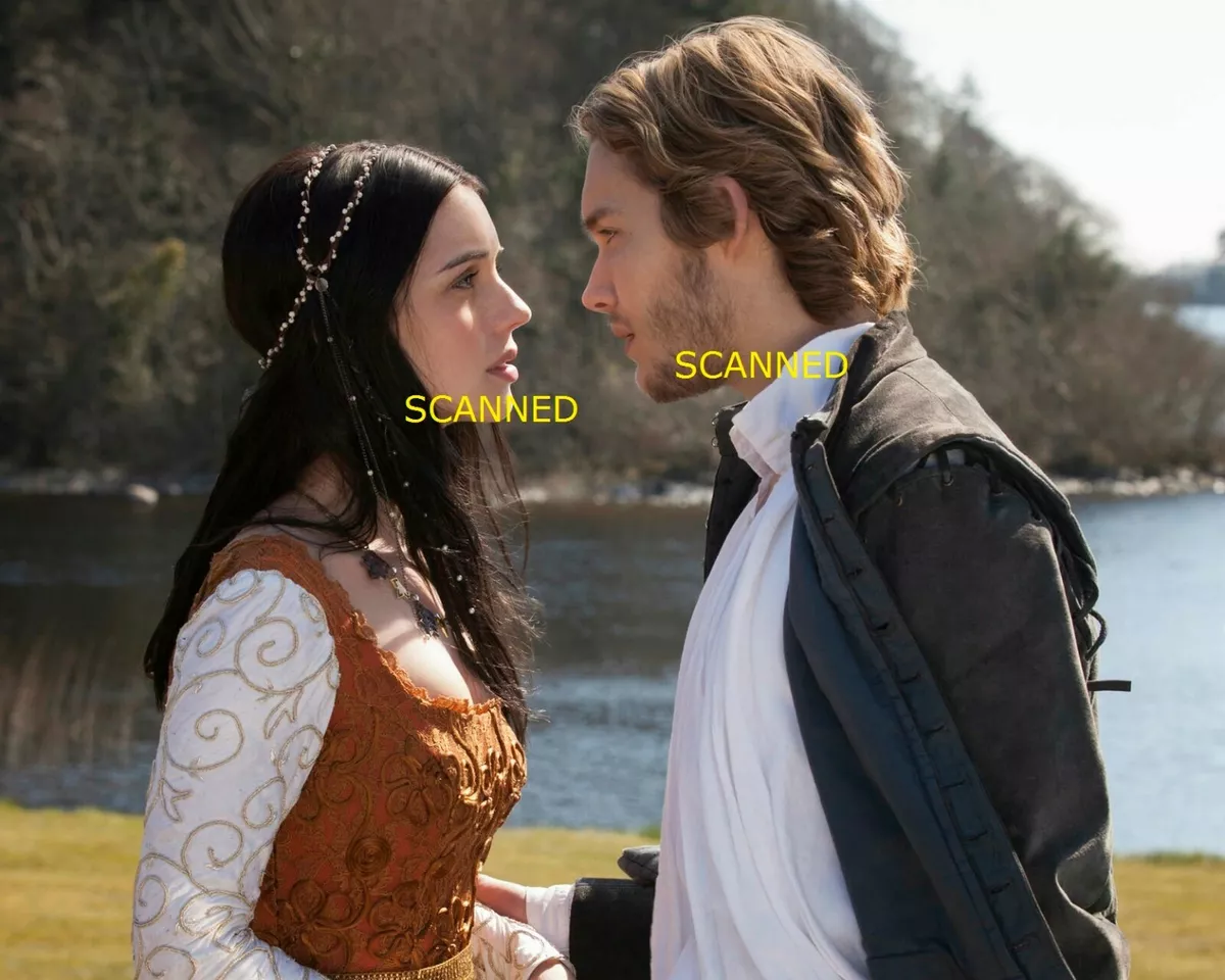 REIGN Picture #3938 Toby Regbo & Adelaide Kane