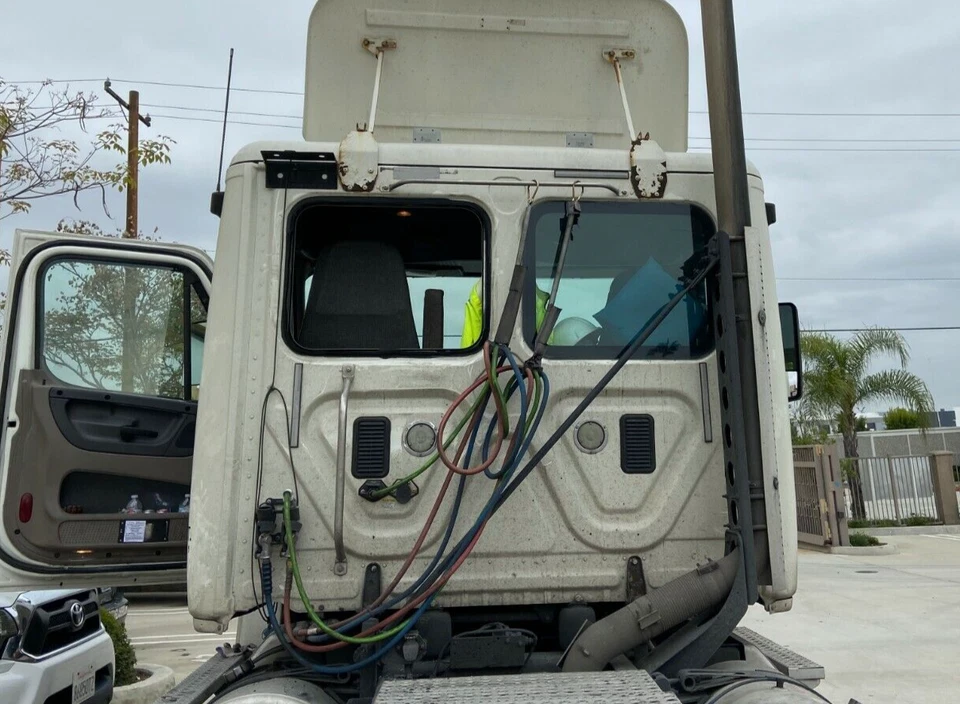 2008-2022 Freightliner Cascadia Conventional Cab Rear Back Glass (Left or Right) Foto 4 de 4