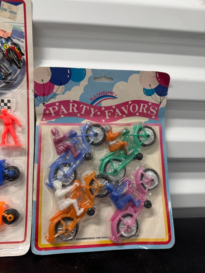 老式玩具套装:工作卡车、摩托车赛车和派对礼品 – — 第 4/4 张图片