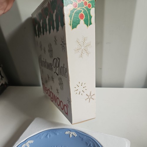 Wedgwood Jasperware Christmas 1991 Plate "Hark the Herald Angels Sing" in box - Picture 16 of 17