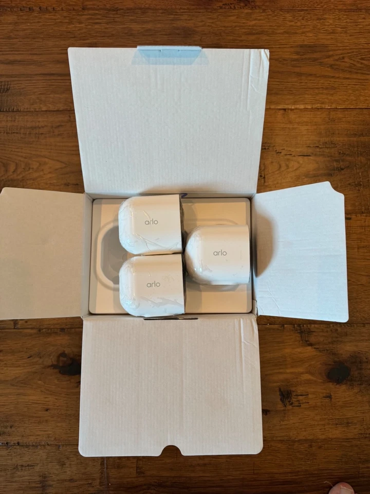Arlo Pro 4 Camera 3 Pack Wireless Security Spotlight Cameras 2K HDR Video New - Image 4 of 4