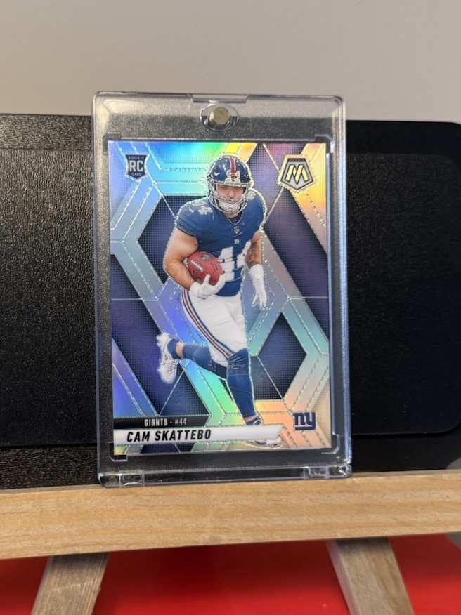 🍀🔥2025 Panini Silver Mosaic RC Cam Skattebo Silver Prizm Giants #305