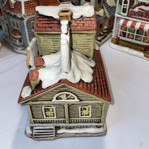 Christmas Village-Lefton China Trader Tom's General Store Lighted House - Picture 4 of 7