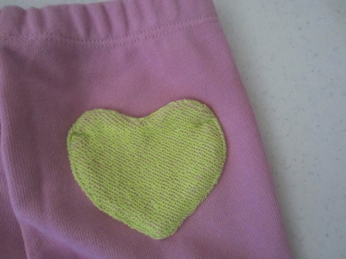 Girl's GYMBOREE Sweat Pants - Size 6 - Pink, Green Heart Back Pocket and Lining - Picture 4 of 8
