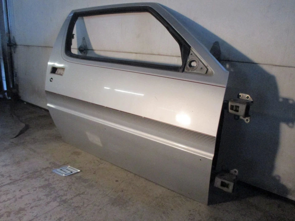 Carcasa de puerta de pasajero derecho Plymouth Conquest 1988 (defectos) Foto 2 de 4