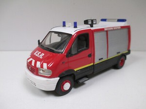Renault-mascott dans voitures, camions et fourgons miniatures