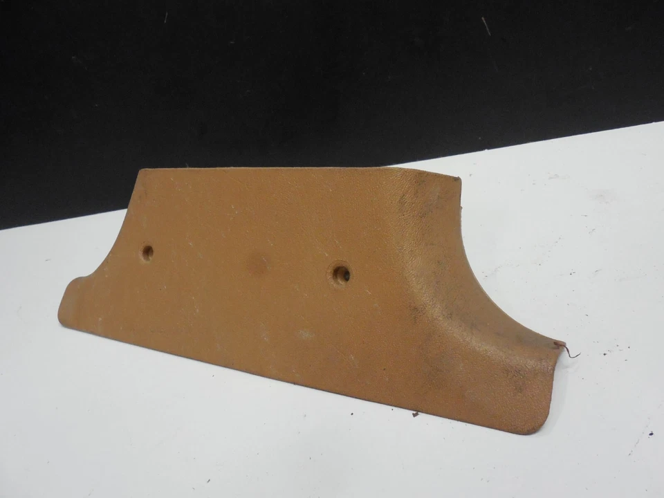 Bisel pilar B inferior derecho 2016920222 84-93 Mercedes Benz W201 190D 190E Foto 2 de 4