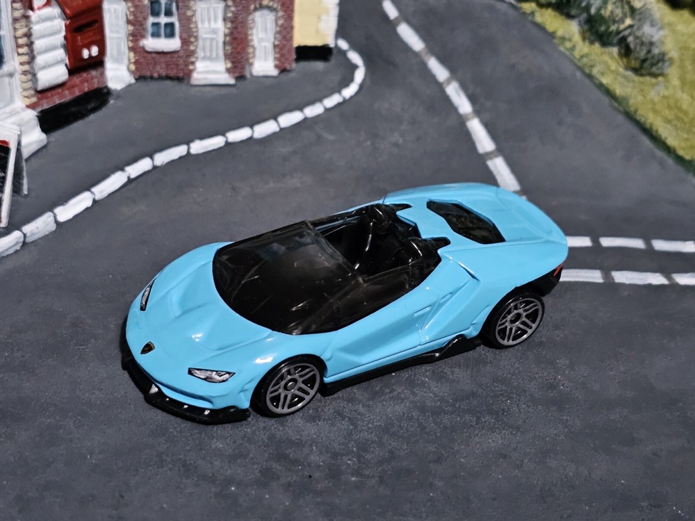 Hot Wheels 2016 Lamborghini Centenario Roadster