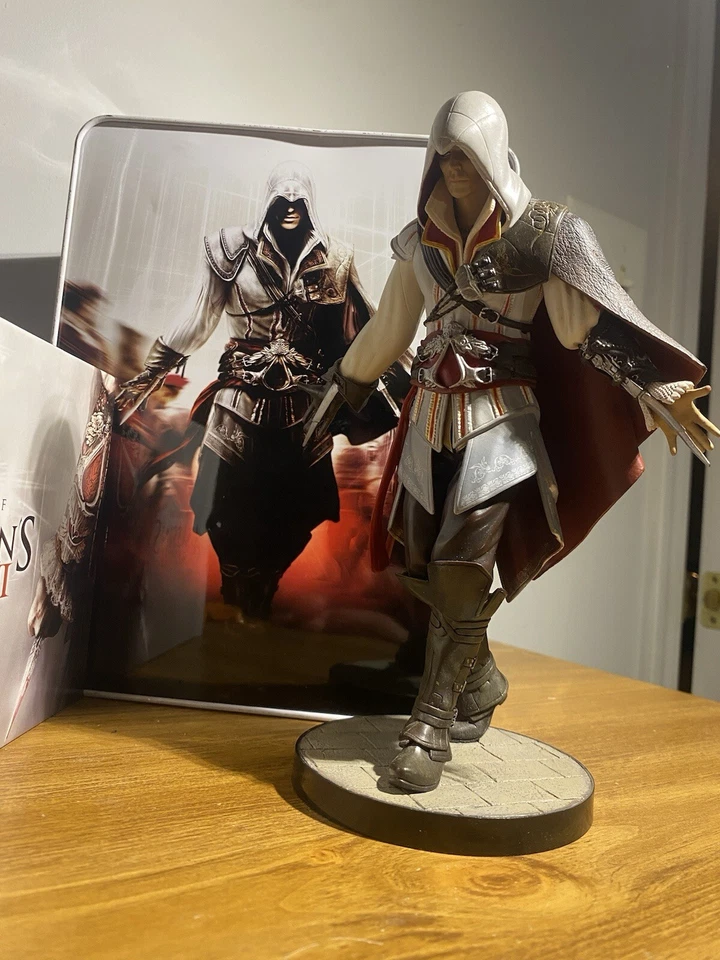 RARE Ezio Assassins Creed Action/Figure Decor 1st edition  - Image 3 of 4