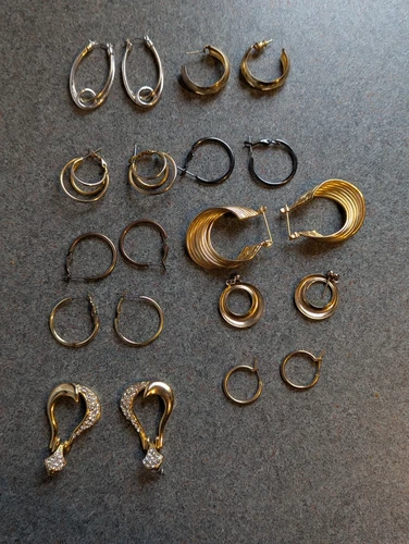 Vintage Costume Fashion Jewelry earrings lot, 85 Gram Weight, Gold & Silver Tone