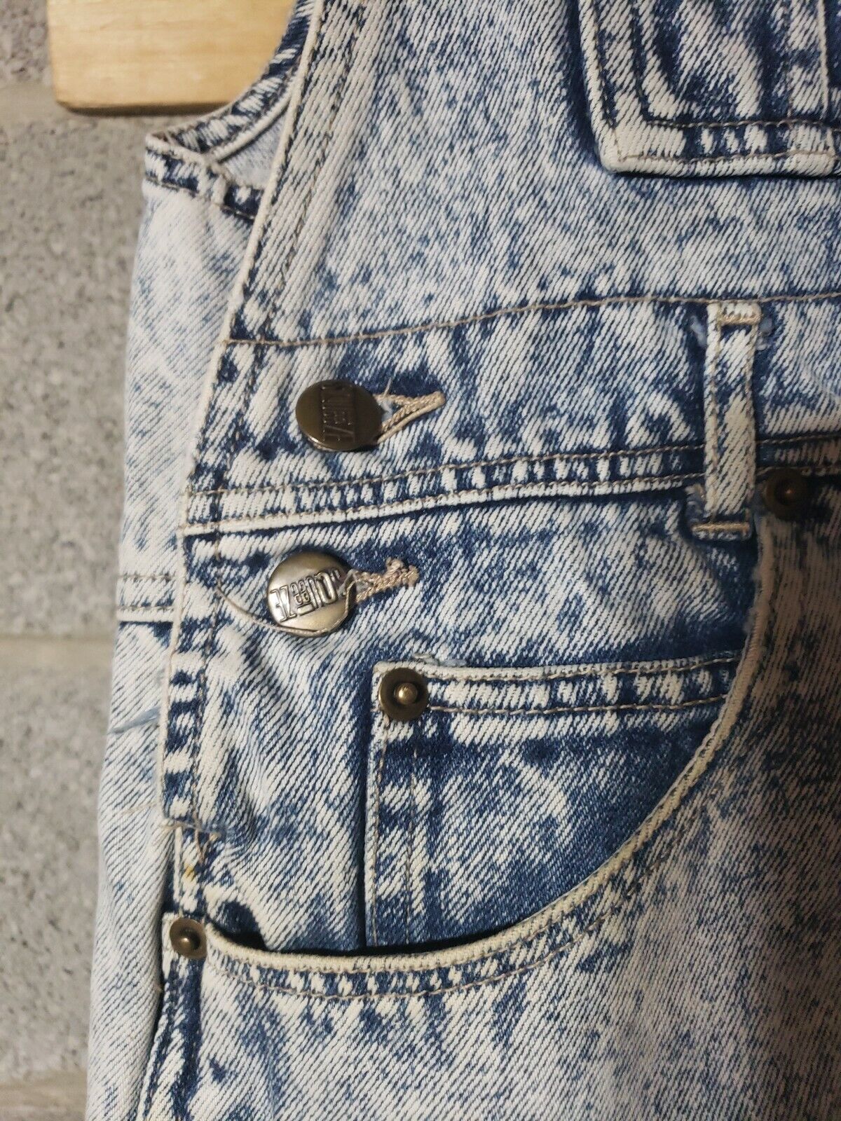 Picture 4 of 6