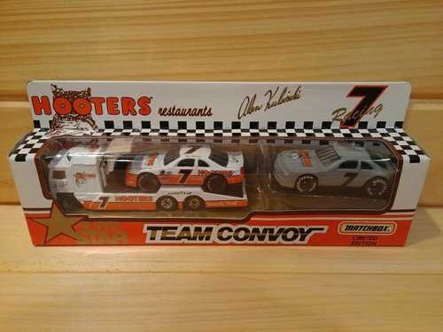 Matchbox Super Stars Team Convoy – Hooters & Alan Kulwicki – 1/87 – 1993