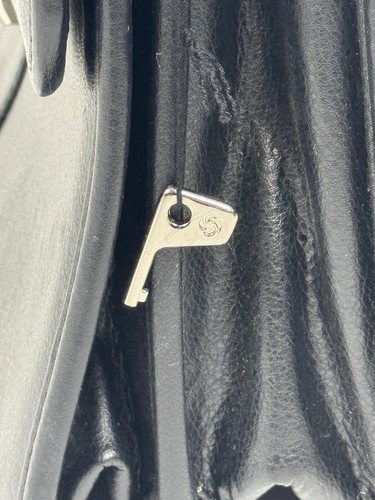 Samsonite Black Leather Locking Briefcase w/ Strap & Key 43120-1041 Classic Look - Photo 6/19