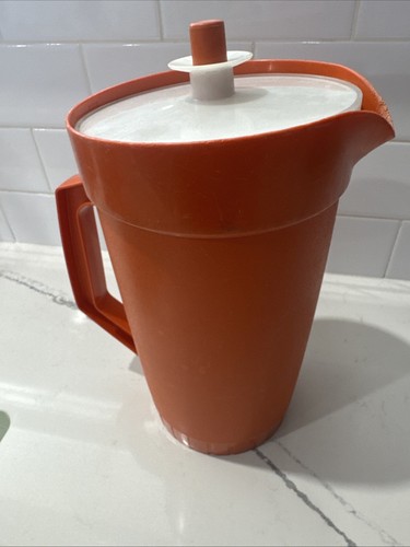 Vintage Tupperware Pitcher 800 Harvest Orange Push Button Lid 1/2 Gallon/ 2 Qt