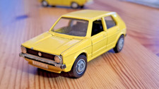 Schuco  VW-Golf 1:43, gelb, Nr. 301 621