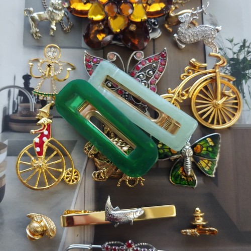 Pequeño lote vintage de broches clips Avon y sin marca - Imagen 3 de 5