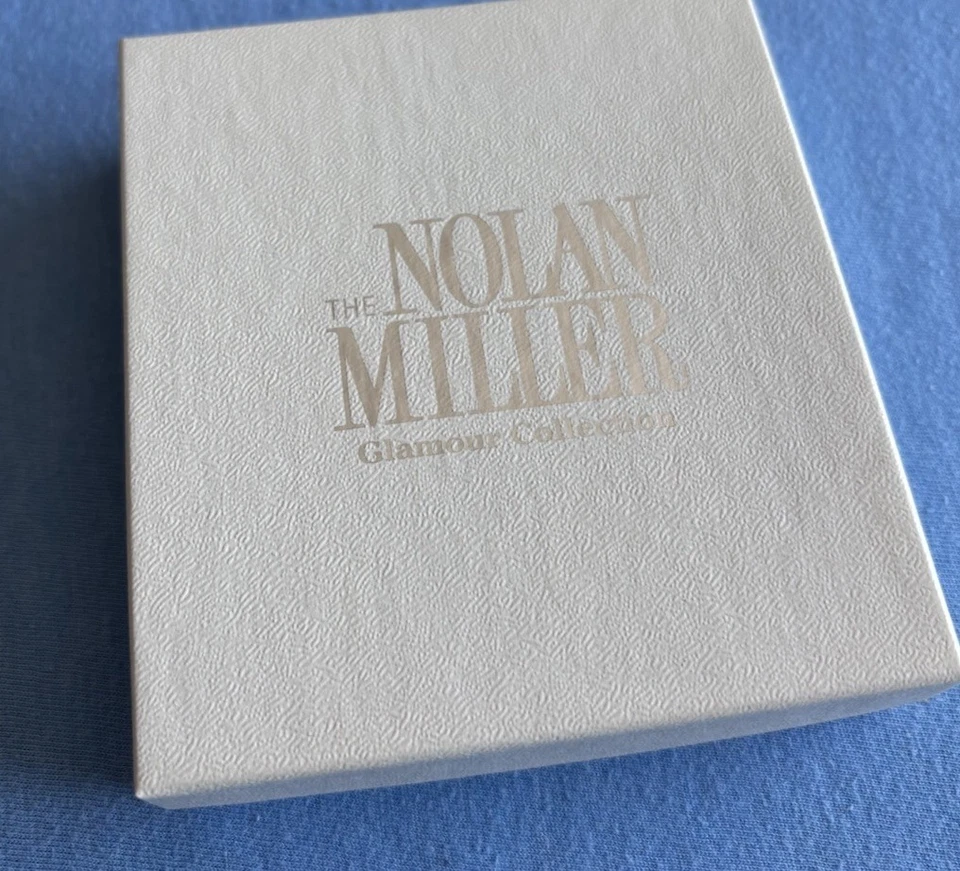 Juego de chaqueta con tachuelas de perlas de vidrio intercambiables Nolan Miller Foto 4 de 4