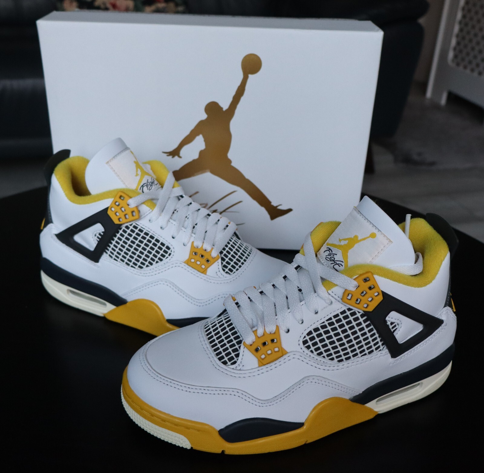 🔥 Size 5 - Air Jordan 4 Retro Vivid Sulfur Women’s 🏀✨ Must-Have Kicks!