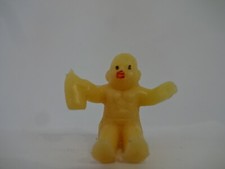 Stara figurka UE / lata 70. / zabawka UE / dziecko z butelką - 25 mm