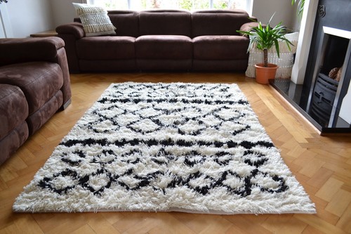 Handmade Wool Indian Rug 5'x7' Cream & Black Moroccan-style Criss Cross Pattern - Picture 4 of 6