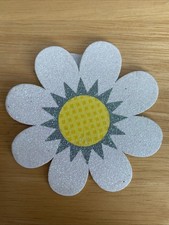 Creatology Painted Wooden Shape, Daisy w/ Glitter, New