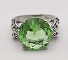925 Sterling Silver Green Stone Ring Size 6