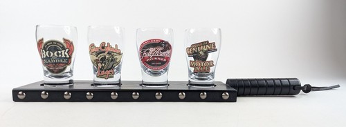 Harley-Davidson Roadhouse Brew Pub Tasting Beer Flight Set of 4 Glasses + Paddle - Foto 1 di 9