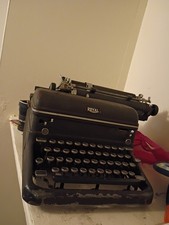 Royal Vintage Typewriter thumbnail