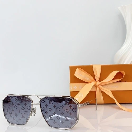 LLOUISV Z1316 Geometric Aviator Sunglasses Silver Frame Monogram Lens 61mm video thumbnail