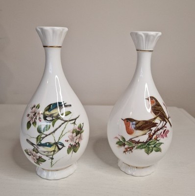 Vintage Paar Coalport Posy Vasen Rotkehlchen und Blaumeisen Vögel Bone China