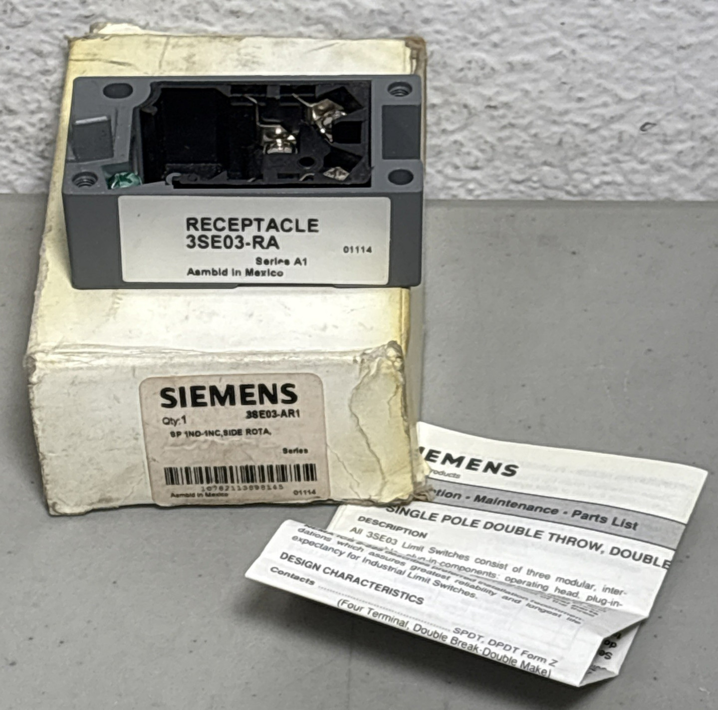 Siemens 3SE03-RA Receptacle Limit Switch SP 1NO - 1NC, Side Rota - New In Box