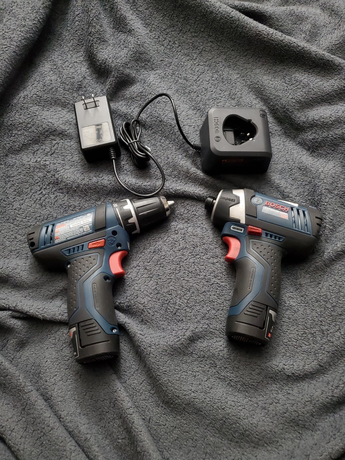Bosch CLPK22-120 12V MAX CORDLESS DRILL/IMPACT COMBO, NO BOX.