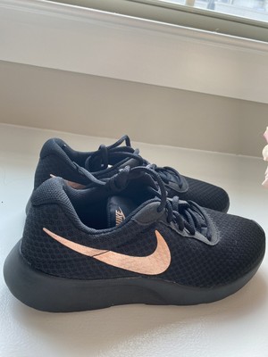 nike tanjun black rose gold