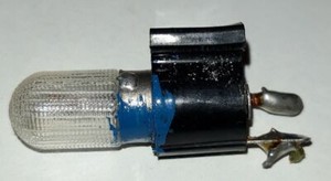 Beleuchtung mit Fassung aus DUAL Type 1007a - Plattenspieler Ersatzteil