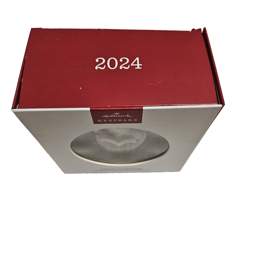 2024 Hallmark Wreath of Memories Porcelain 14k Gold Ornament NIB - Picture 4 of 14