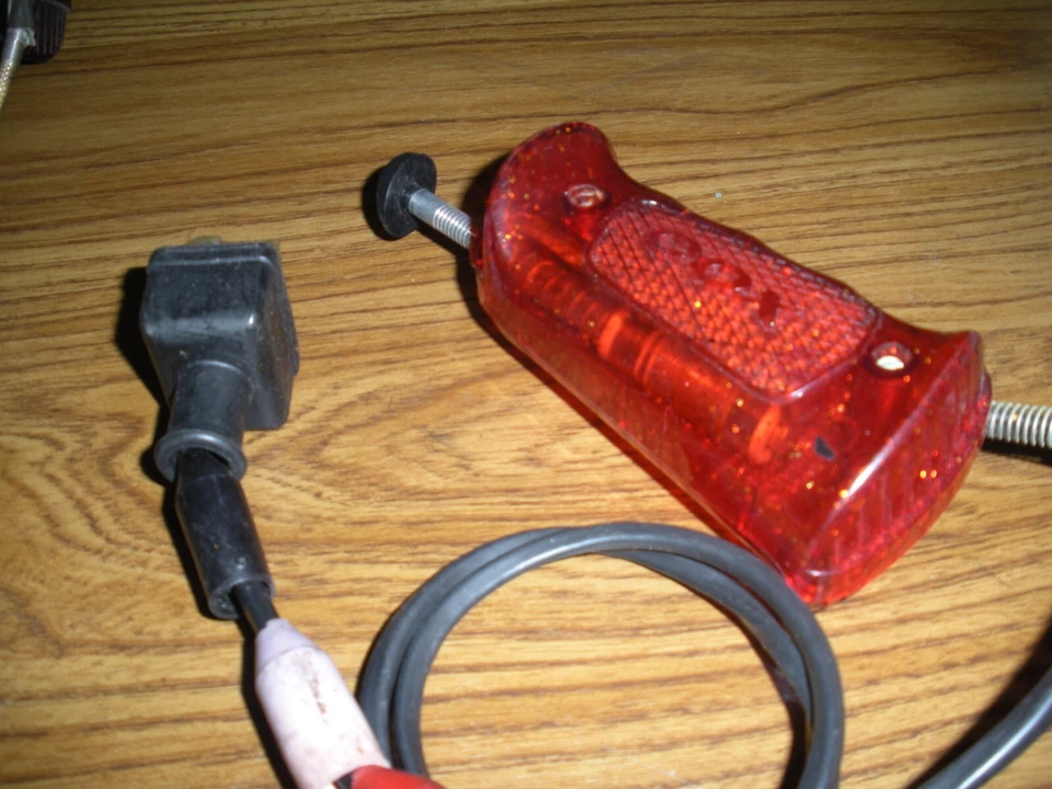 VINTAGE COX SLOT CAR CONTROLLERS 1960'S WITH ELECTRIC PLUG ENDS & TOOLS & PARTS - Image 2 of 4