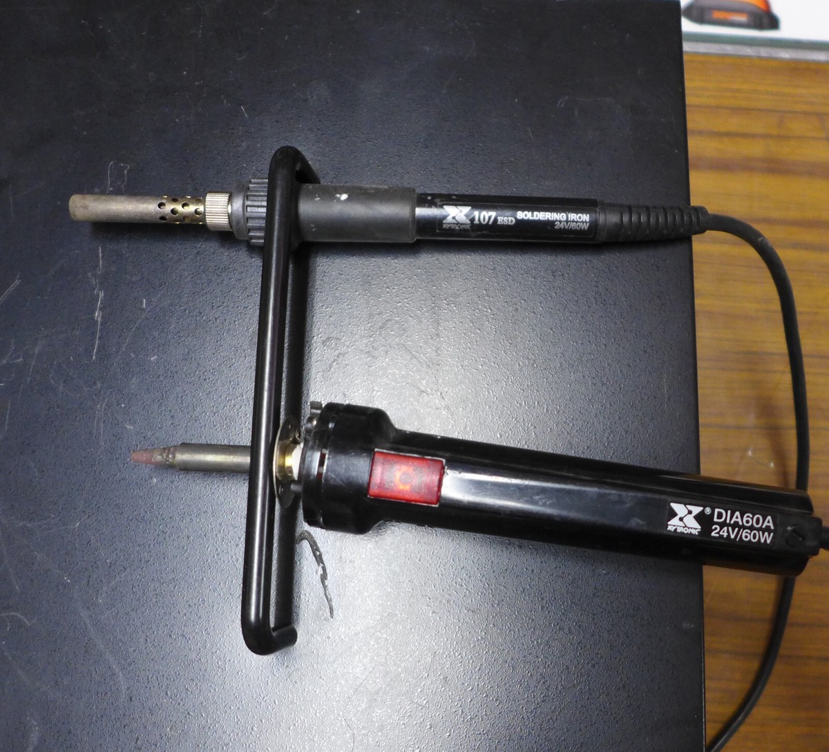 そるてぃーや Xytronic 988D Soldering Station w/DIA60A Desoldering Iron and