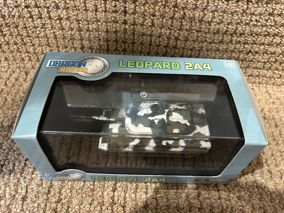 Dragon Armor 1:72 Leopard 2A4 Battle Tank, 4./PanzerLehrbataillon 93, No. 60082 - Image 2 of 4