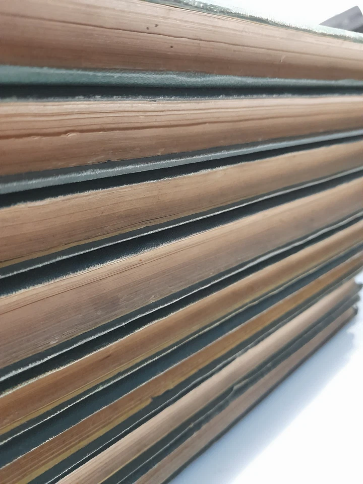 The Complete Works of Shakespeare in 8 x Volumes 1-9 Kenny Meadows Vol 3 Missing - Image 4 of 4